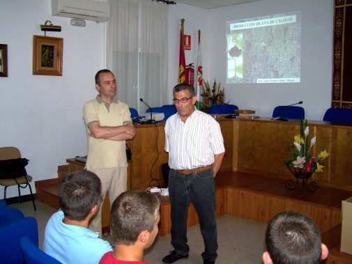 Más de una treintena de agricultores inician el Curso de Modernización de Explotaciones Vitícolas