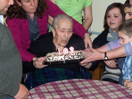 La abuela de La Villa de Don Fadrique, Benita Santos Tello, cumple 103 años