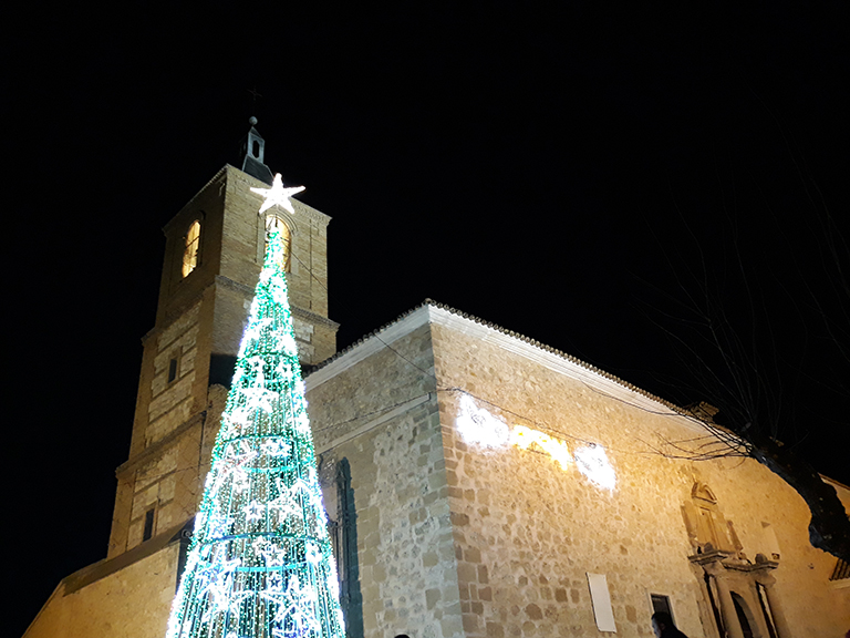 El encendido de luces marca el inicio de la Navidad en La Villa de don Fadrique