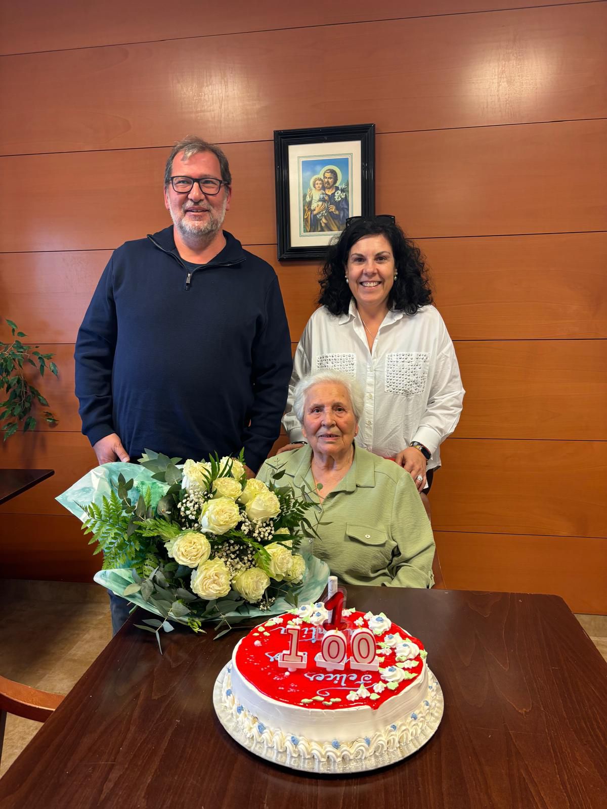 El alcalde y la concejal junto a la séptima centenaria de La Villa de don Fadrique, Valentina Díaz-Maroto CentenariaValentinaDiazMarotoconalcaldeyconcejal