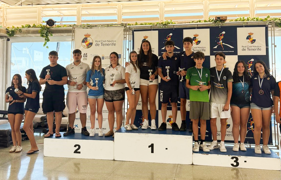 La fadriqueña Lara Sánchez-Brunete, en lo más alto del podio, sella su pase al Máster Nacional Juvenil de Frontenis y Paleta Goma PodioFrontenisOlimpico Tenerife