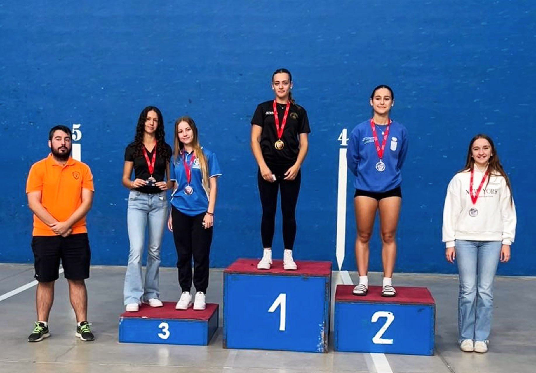 La fadriqueña Lara Sánchez-Brunete, en lo más alto del podio, en Paleta Goma en El Molar (Madrid) Podio Paleta Goma de El Molar (Madrid)