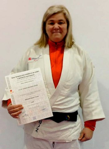 susanasomolinosconsunuevocinturonnegro4dan