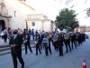 procesiondelcristosalidapuertabarrocaconbandademusicalafadriquenaandando