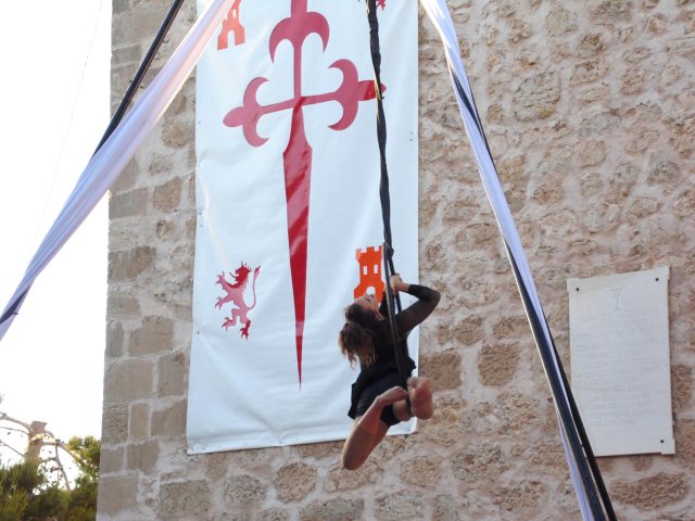 07-inauguracion13jornadasfadriquenas-espectaculovolandovoyconaro2