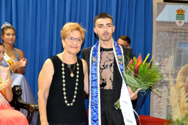 08-pregon-concejala-julia-ayllon-da-ramo-flores-mister-2019-erik-diaz-maroto