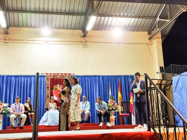 coronacionypregon2023-entregaramoflores-maricarmendiazmaroto