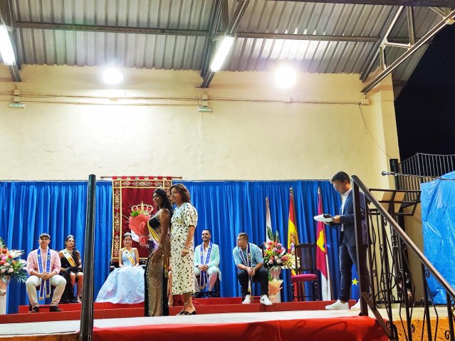 coronacionypregon2023-entregaramoflores-maricarmendiazmaroto1
