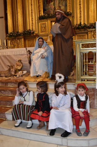 05-CabalgataReyesMagos-Adoracion-Iglesia4