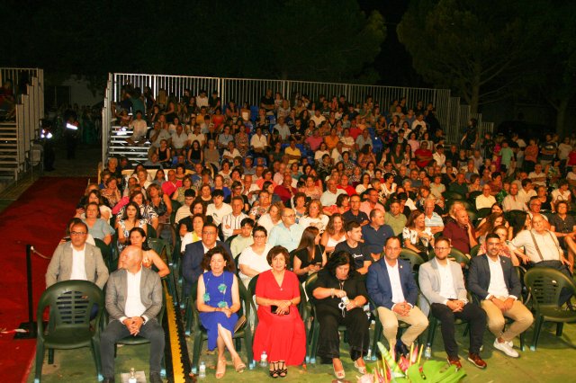 01-pregonycoronacion-publico-lado-autoridades