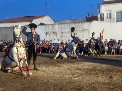 El baile de los caballos al ritmo del flamenco inundó de magia la penúltima noche de la Feria y Fiestas en La Villa de don Fadrique