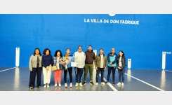Doble homenaje a la campeona del Mundo, Silvia Comendador, en el Trofeo de Vendimia de Frontenis